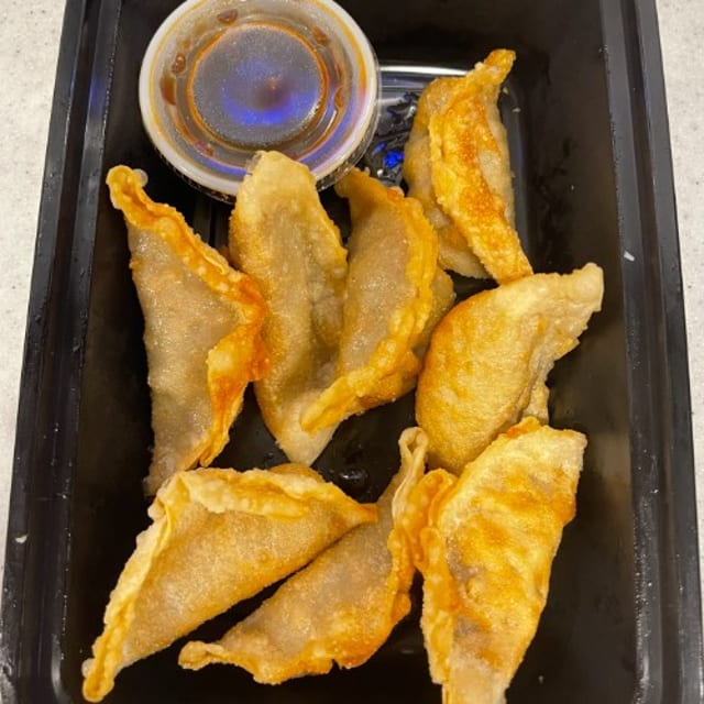 Fried Dumplings (8Pcs).